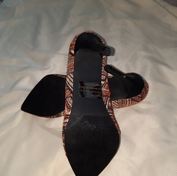 C.Label Multicolor Pointy Toe Heels - Picture 5 of 6